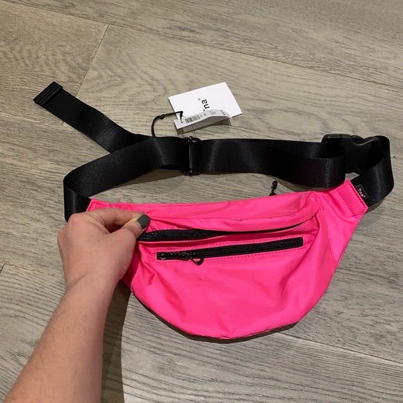 NWT Aritzia TNA | Anni Waist Pack | Hot Pink - Picture 4 of 6